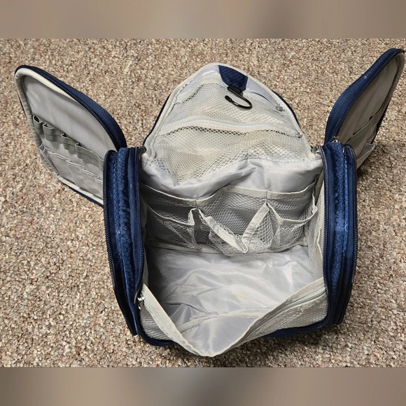 Navy blue travel toiletry bag - Picture 6 of 9